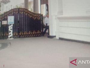 Didit Putra Prabowo Datangi Istana, Cek Ukuran Jaket Jokowi