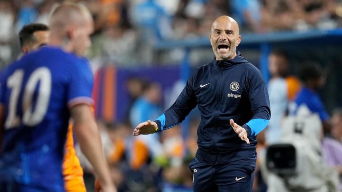 CHARLOTTE, NORTH CAROLINA - AUGUST 06: Head coach Enzo Maresca of Chelsea directs his team during a pre-season friendly match against Real Madrid at Bank of America Stadium on August 06, 2024 in Charlotte, North Carolina. (Photo by Grant Halverson/Getty Images)
