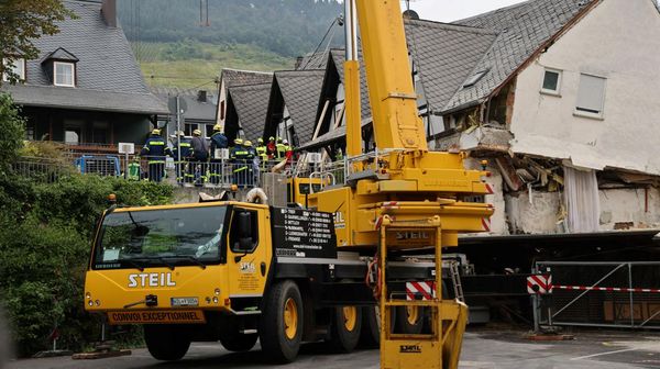 Hotel Tepi Sungai di Jerman Ambruk, 1 Orang Tewas