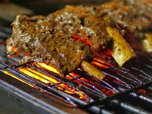 Gede Banget! 5 Tempat Makan Ini Punya Iga Bakar Potongan Super Jumbo Gede Banget! 5 Tempat Makan Ini Punya Iga Bakar Potongan Super Jumbo