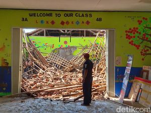 Bangunan Sekolah di Kabupaten Bandung Ambruk, KBM Siswa Terganggu Bangunan Sekolah di Kabupaten Bandung Ambruk, KBM Siswa Terganggu