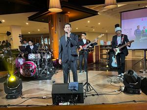Lalahuta Sajikan Lirik Dahsyat dalam Lagu Kamu Yang Sakit Lalahuta Sajikan Lirik Dahsyat dalam Lagu Kamu Yang Sakit