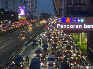 Gatsu Macet Parah Imbas Lalin Kuningan Dialihkan karena Pipa Gas Bocor