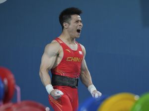 Angkat Besi 61 kg Olimpiade 2024: Li Fabin Rebut Emas, Eko Yuli DNF