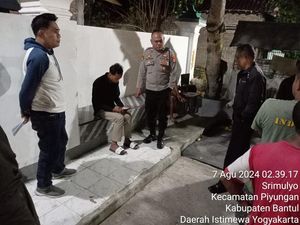 Congkel Kotak Infak di Masjid Srimulyo Bantul, 2 Pria Diringkus Warga Congkel Kotak Infak di Masjid Srimulyo Bantul, 2 Pria Diringkus Warga