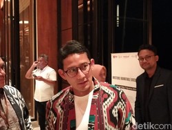 Sandiaga Sebut Ada Maskapai Salip AirAsia ke Bandara Komodo
