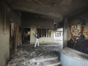 Potret Before-After Rumah Pendiri Bangladesh yang Dibakar Demonstran Potret Before-After Rumah Pendiri Bangladesh yang Dibakar Demonstran