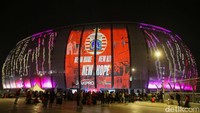 Pada perkenalan tim kali ini Persija menggunakan Stadion JIS sekaligus meresmikannya sebagai kandang Macan Kemayoran.