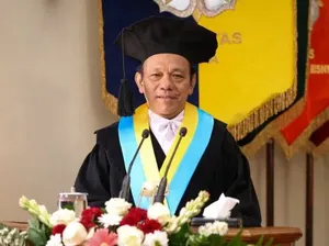 Gowes Sepeda Sejauh 40 Km untuk Kuliah, Penggembala Sapi Kini Jadi Profesor Gowes Sepeda Sejauh 40 Km untuk Kuliah, Penggembala Sapi Kini Jadi Profesor