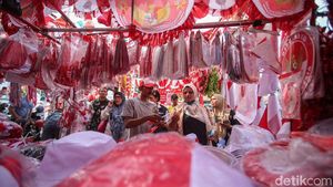 Pernak-pernik HUT RI Mulai Diburu Warga