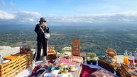 Pose Zaskia Adya Mecca saat Kulineran di Amerika hingga Jepang