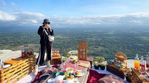 Pose Zaskia Adya Mecca saat Kulineran di Amerika hingga Jepang