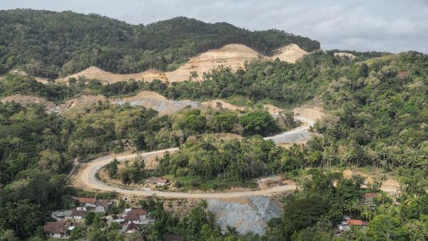 Foto dari Udara Proyek Jalan Kelok 18 di Bantul