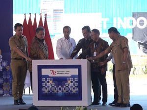 Jokowi Resmikan Pabrik Anoda Baterai di Kendal: Terbesar di Dunia Jokowi Resmikan Pabrik Anoda Baterai di Kendal: Terbesar di Dunia