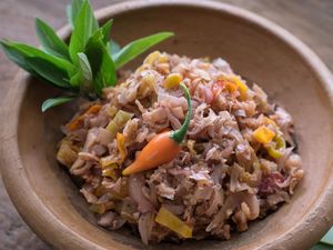 Resep Sambal Bongkot Khas Bali yang Padas Menyengat dan Harum Aromanya Resep Sambal Bongkot Khas Bali yang Padas Menyengat dan Harum Aromanya