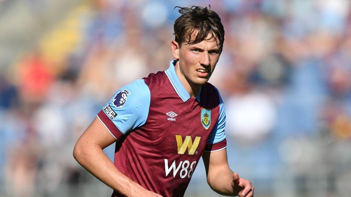 Sander Berge BURNLEY, ENGLAND - MAY 19: Burnley's Sander Berge during the Premier League match between Burnley FC and Nottingham Forest at Turf Moor on May 19, 2024 in Burnley, England.(Photo by Dave Howarth - CameraSport via Getty Images)