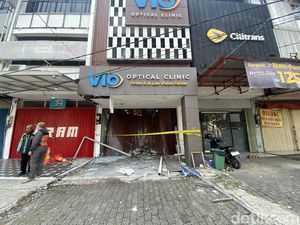 Pejalan Kaki Ditabrak Angkot di Depok Seorang Kakek Berusia 62 Tahun Pejalan Kaki Ditabrak Angkot di Depok Seorang Kakek Berusia 62 Tahun