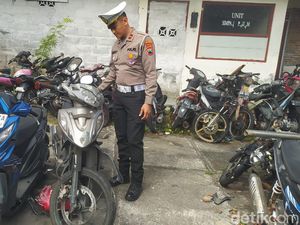 Tragis! Pemotor Tewas Terlindas Truk Tronton di Glagah Magelang Tragis! Pemotor Tewas Terlindas Truk Tronton di Glagah Magelang