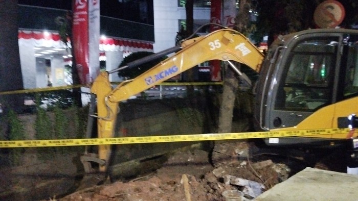 TKP pipa gas bocor di Jalan HR Rasuna Said, Jakarta Selatan (Fawdi/detikcom)