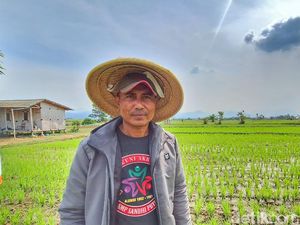 Uus Tak Lagi Sulit Air untuk Garap Lahan Pertanian di Bandung Uus Tak Lagi Sulit Air untuk Garap Lahan Pertanian di Bandung