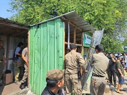 Warung Miras Berkedok Konter HP Nekat Jualan Meski Disegel, Dibongkar Petugas