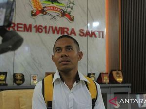Joni yang Viral Panjat Tiang Bendera Merah Putih Lolos Tes Bintara TNI Joni yang Viral Panjat Tiang Bendera Merah Putih Lolos Tes Bintara TNI