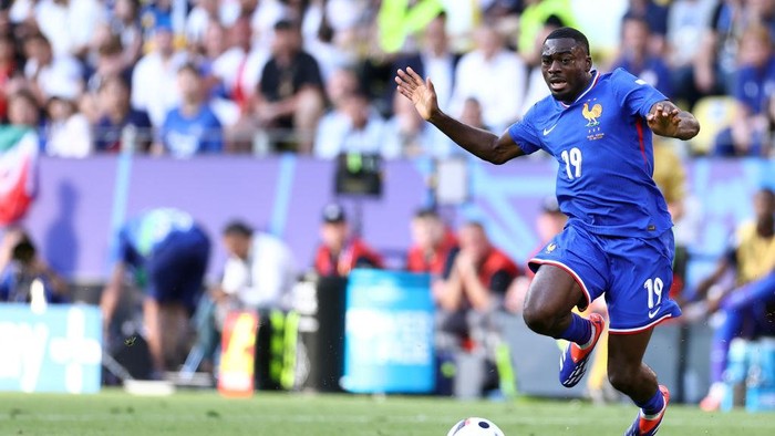 DORTMUND, GERMANY - JUNE 25: Youssouf Fofana of France controls the ball during the UEFA EURO 2024 group stage match between France and Poland at Football Stadium Dortmund on June 25, 2024 in Dortmund, Germany. (Photo by sportinfoto/DeFodi Images via Getty Images)