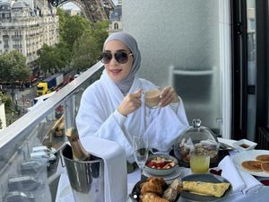 10 Potret Erin Taulany Asyik Kulineran di Luar Negeri 10 Potret Erin Taulany Asyik Kulineran di Luar Negeri