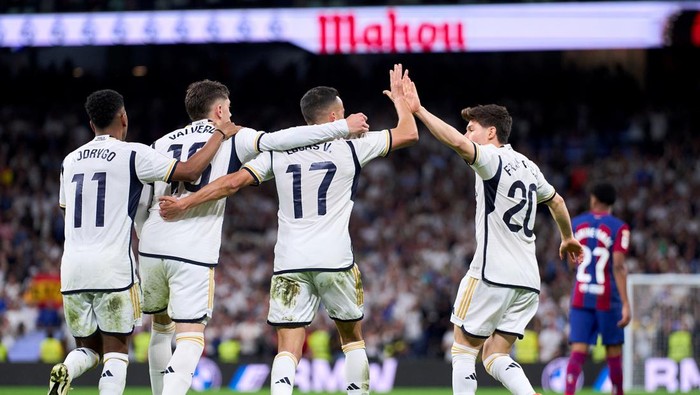Real Madrid CF v FC Barcelona - LaLiga EA Sports
MADRID, SPAIN - APRIL 21: Players of Real Madrid CF celebrates after scoring his teams third goal during the LaLiga EA Sports match between Real Madrid CF and FC Barcelona at Estadio Santiago Bernabeu on April 21, 2024 in Madrid, Spain. (Photo by Diego Souto/Getty Images)