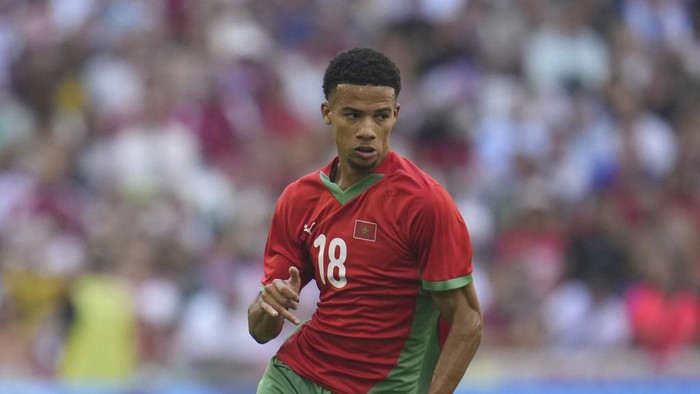 Morocco's Amir Richardson runs for the ball during a men's semifinal soccer match between Morocco and Spain at the 2024 Summer Olympics, Monday, Aug. 5, 2024, at Marseille Stadium in Marseille, France. (AP Photo/Julio Cortez)