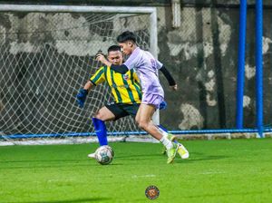 5 Aksi Betrand Peto Menari di Lapangan Hijau