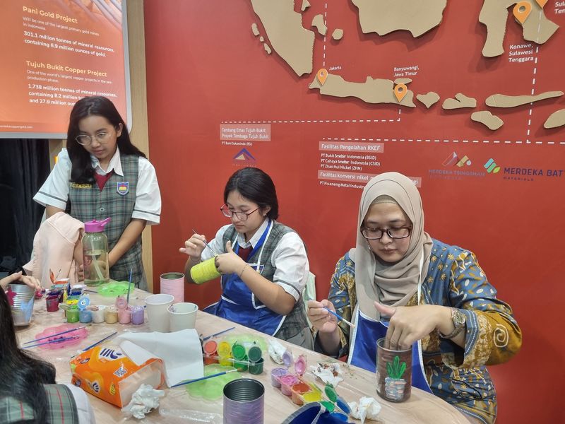 Seru! MDKA Ajak Pengunjung Olah Bahan Daur Ulang di Festival LIKE 2