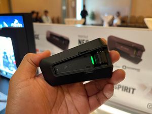 Bikers Beli Intercom, Cuma Buat Gaya-gayaan atau Emang Butuh? Bikers Beli Intercom, Cuma Buat Gaya-gayaan atau Emang Butuh?