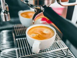 Ini Tips Mendinginkan Espresso dalam Hitungan Detik
