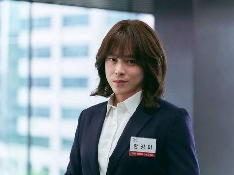 Jo Jung-suk atau Cho Jung-seok sebagai Han Jung-woo dalam film Korea Pilot (2024). (Lotte Cultureworks via Hancinema)