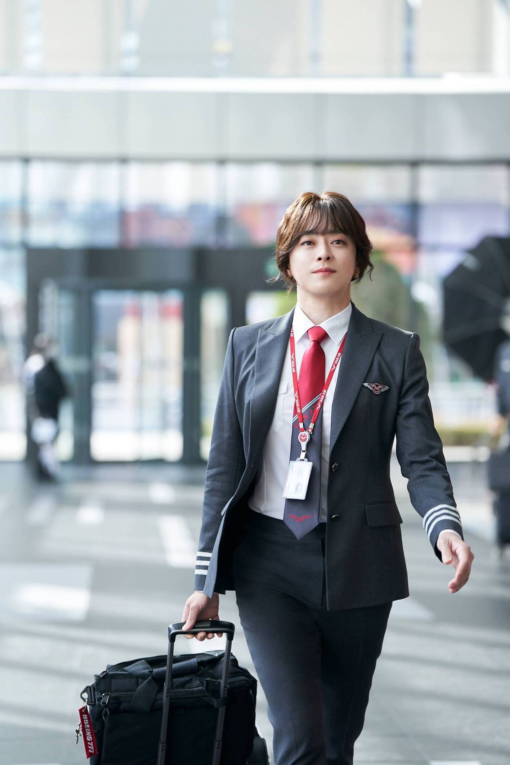 Jo Jung-suk atau Cho Jung-seok sebagai Han Jung-woo dalam film Korea Pilot (2024). (Lotte Cultureworks via Hancinema)