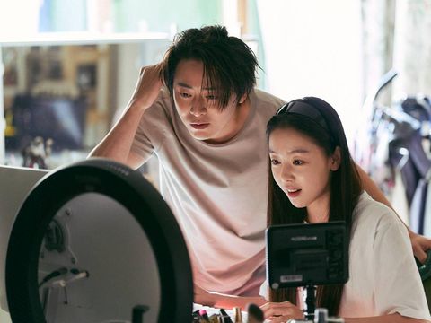 Jo Jung-suk atau Cho Jung-seok sebagai Han Jung-woo dalam film Korea Pilot (2024). (Lotte Cultureworks via Hancinema)
