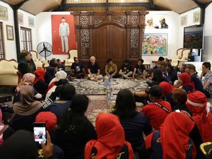 Ganjar Kumpulkan Relawan Ganjarist di Jogja, Diskusi Perjuangan Usai Pilpres Ganjar Kumpulkan Relawan Ganjarist di Jogja, Diskusi Perjuangan Usai Pilpres