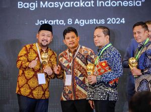 Lampaui Target Kepesertaan JKN, Gresik Raih UHC Award Tingkat Utama