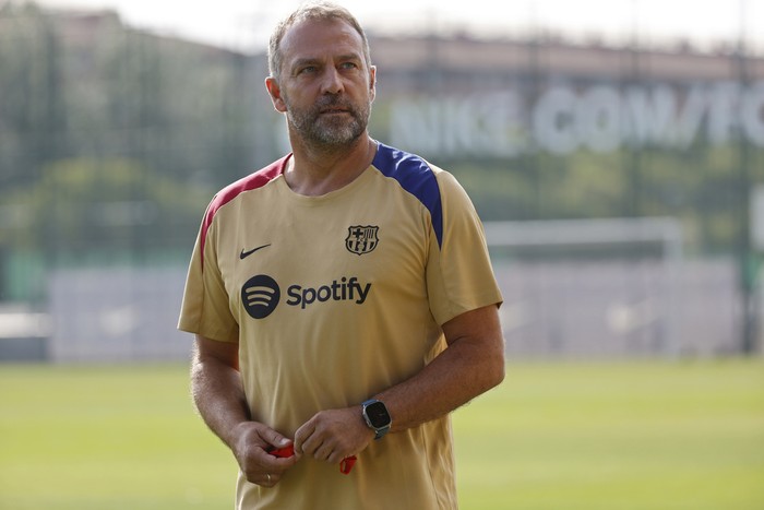 Barcelonas new coach Hansi Flick takes part in a pre-season training session in Barcelona, Spain, Friday, July 19, 2024. (AP Photo/Joan Monfort)