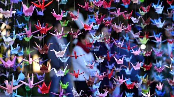 Instalasi Origami Burung Bangau Peringati Bom Atom Hiroshima Ke-79