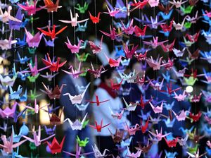 Instalasi Origami Burung Bangau Peringati Bom Atom Hiroshima Ke-79