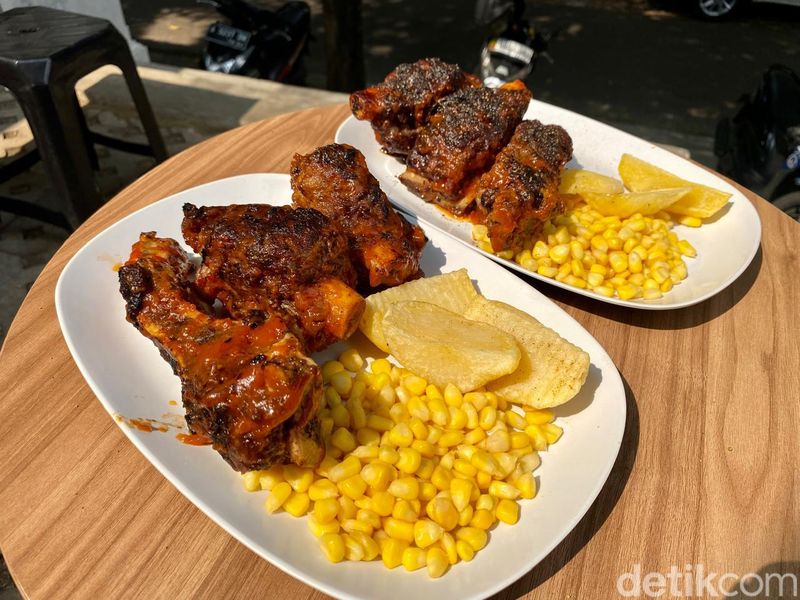 Jualan Sejak 20 Tahun Lalu, Iga Bakar Viral Ini Punya Belasan Cabang