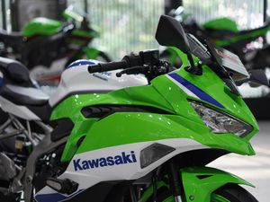 Simulasi Cicilan Kawasaki Ninja ZX-25R Edisi Terbatas 2024 dan Fiturnya