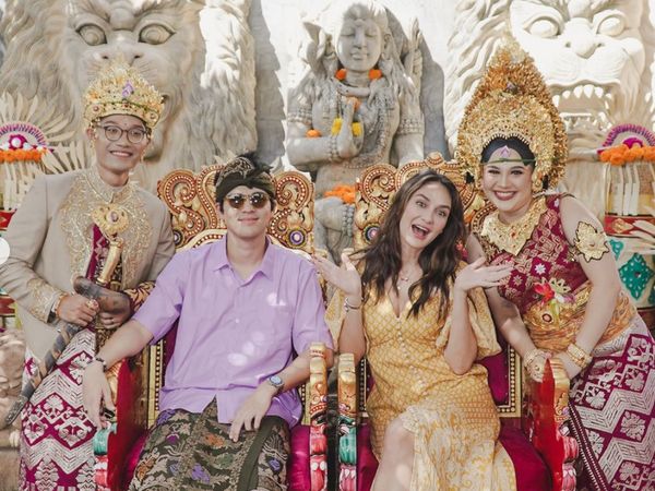 7 Gaya Luna Maya di Pernikahan Adik Maxime Bouttier, Simpel & Sederhana