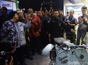 Momen Menteri LHK Tinjau Pameran Festival LIKE 2 Bareng Pemred detikcom Momen Menteri LHK Tinjau Pameran Festival LIKE 2 Bareng Pemred detikcom