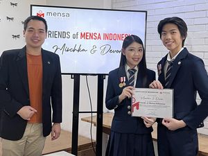 Mischka dan Devon Jadi Duta Mensa Indonesia Lagi Mischka dan Devon Jadi Duta Mensa Indonesia Lagi
