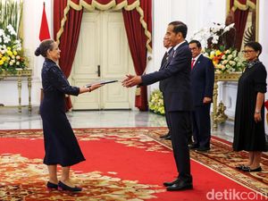 Momen Jokowi Terima Surat Kepercayaan 10 Dubes Negara Sahabat