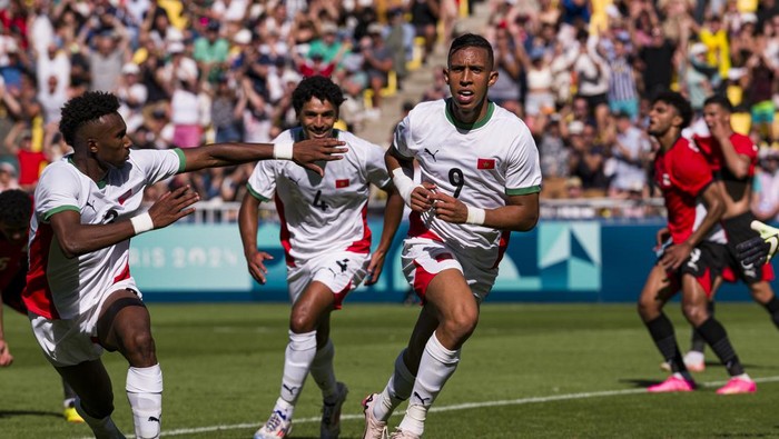 NANTES, FRANCE - AUGUST 8: Soufiane Rahimi of Morocco (R) celebrating his goal with his teammates during the Mens Bronze Medal match between Egypt and Morocco during the Olympic Games Paris 2024 at Stade de la Beaujoire on August 8, 2024 in Nantes, France. (Photo by Marcio Machado/Eurasia Sport Images/Getty Images)