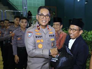 Ops NCS Polri Bagikan 5.400 Paket Sembako-Serukan Pilkada Damai di Jatim